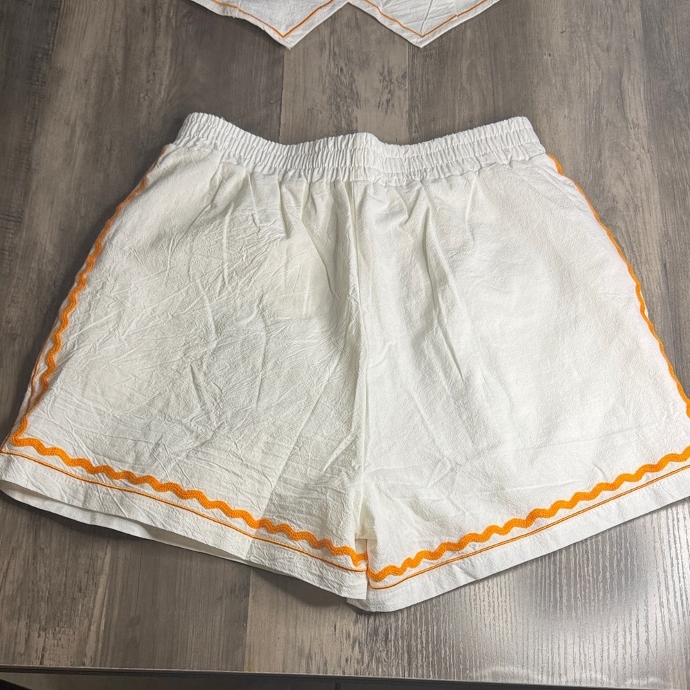 Cottagecore Festival White Short and Vest Set with Floral Embroidery - Picture 5 of 11